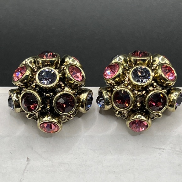 Vintage Jewelry - Vintage beautiful rhinestone clip on earrings